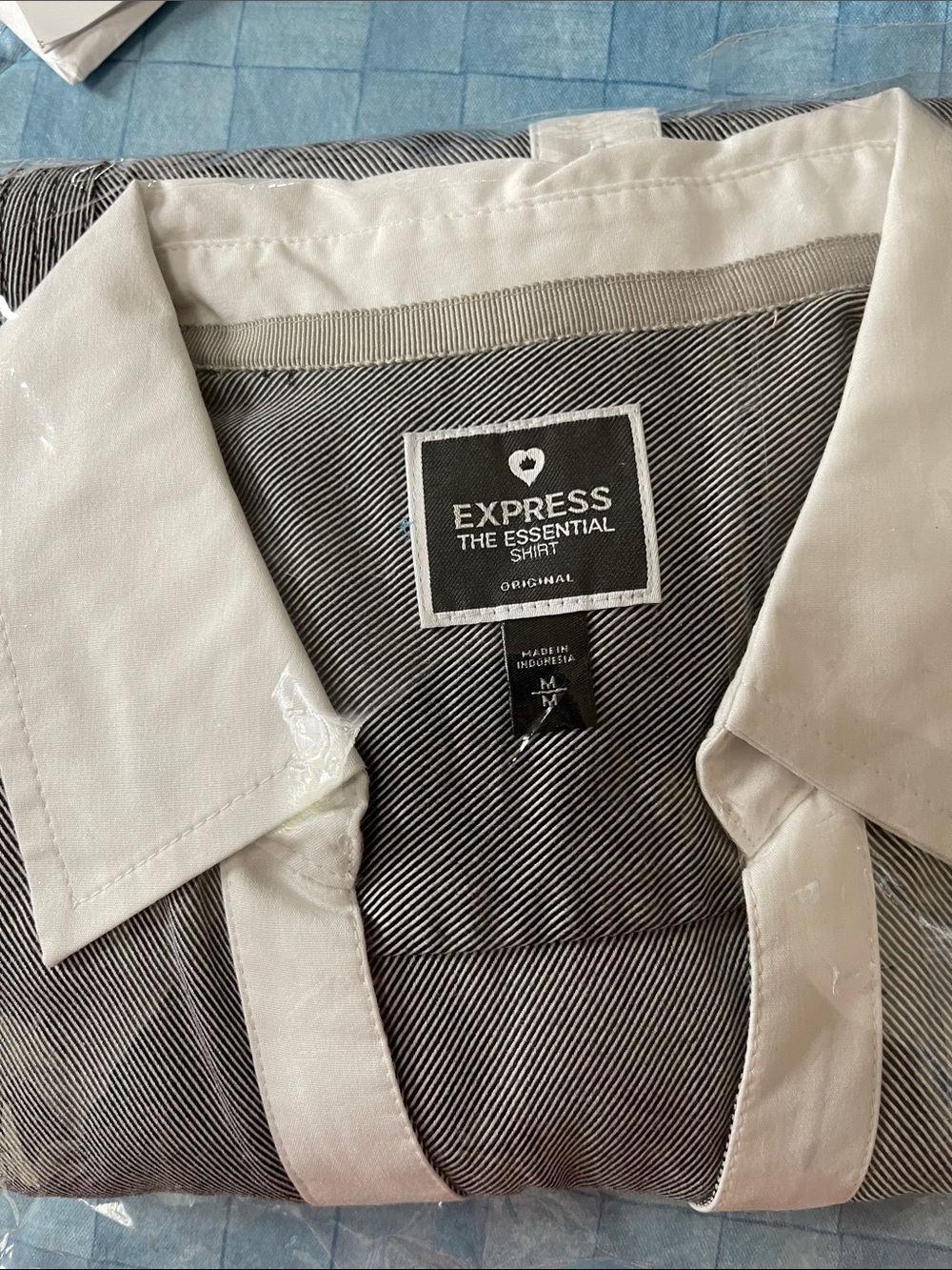 🎉5/$20🎉 EXPRESS “The Essential” Women’s Button Down Blouse-M